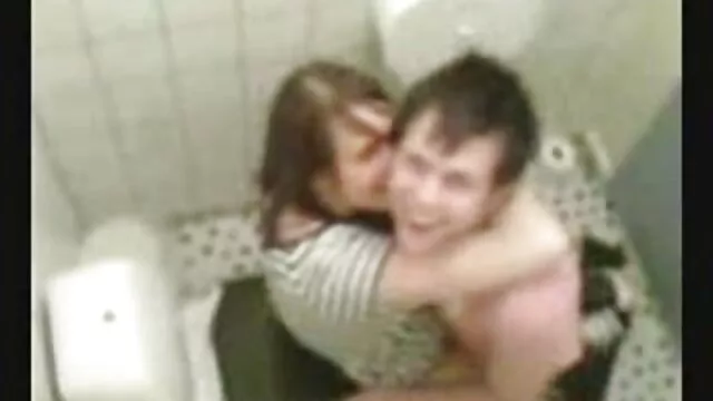 Bonny, szőke xxx pornó videók lány, Allie James hevesen rántja le a hatalmas fekete farkat
