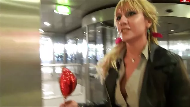 Kis mellű hosszú szexfilmek barna dögös lovaglás hosszú farka a haverja pasison