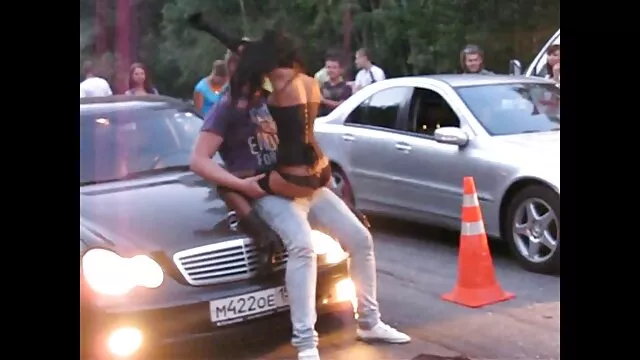 A kanos fickó, orál szex videók Alex Gonz keményen baszik a busty szőke menyecske Donna Dollt