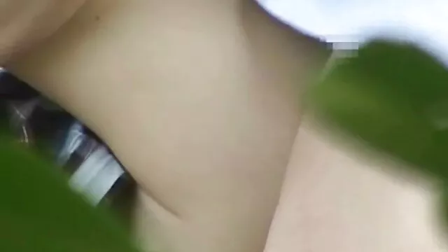 A világos hajú nimfó Jenny BJ-t amator szexfilmek ad, és egy seggfejet szar a vibrátorral