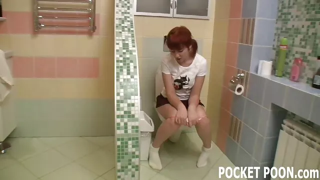 A fekete orális szex videók éhes korcs megeszi a szőke menyecske büdös cicáját