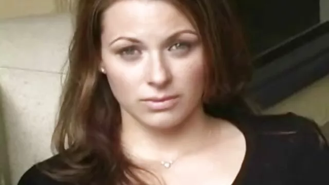 Kismellű, bonny szex pornó videó szőke szép punci pumpával játszik
