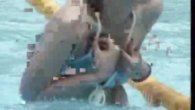 A tetovált menyecske, Sarah Jessie vad szex video mohón szívja azt a tetovált menyecske