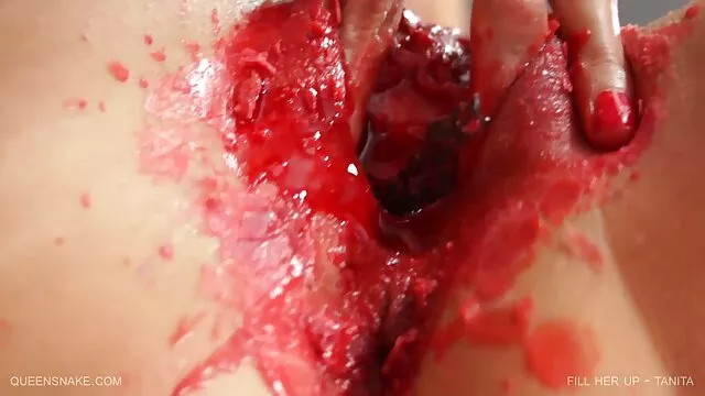 Szexi sötét hajú csaj élvezte egyre szar hátulról kemény popo szex video
