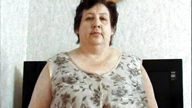 Busty barna lábmunkát és pórnó filmek ingyen vontatót ad a masszázsszalonban
