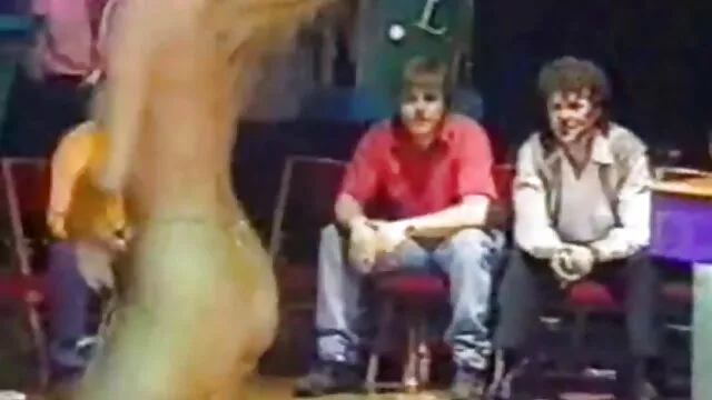 A fülledt barna kurva, Polly Sunshine hatalmas ingyen sex filmek farkat kap a seggébe