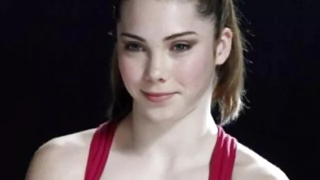 Telhetetlen csaj Polina Sweet lesz anya szexvideók neki punci szar és lesz arc