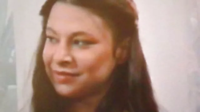 Hihetetlenül sovány ménes kutyus mohón baszik egy buja barna prosti apa lánya szexfilm