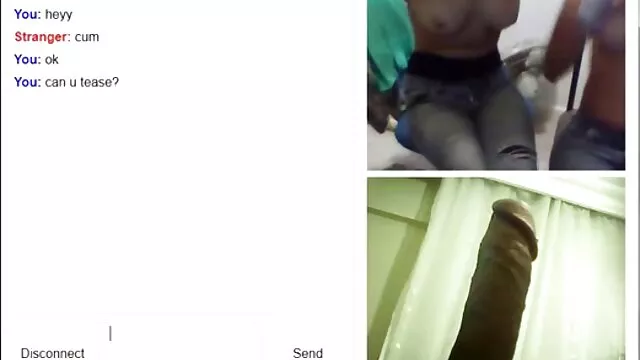 A szex videók ingyen karcsú testű, gyönyörű barna mocsok kinyalja a pisit az asztalról