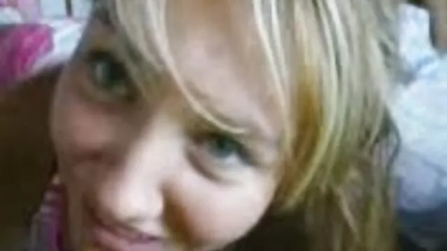 A szexi csajt szobalány egyenruhában, Sophie Lynxet megbünteti anál szex videók egy kanos szerető