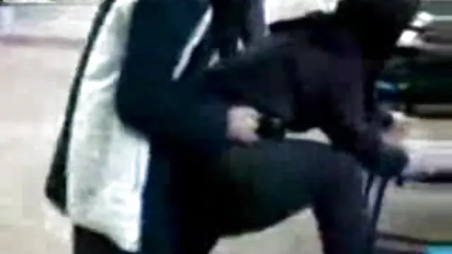 A pajkos leszbikus cukiságok szexeszközzel dugják érzéki szex videók egymás köcsögeit a friss levegőn