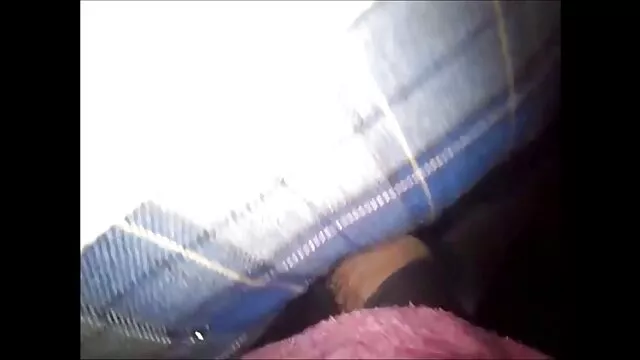 Egy piszkos, szőke ingyen szex videók kurva csúnya tetoválással a mellkasán kemény pózban szar