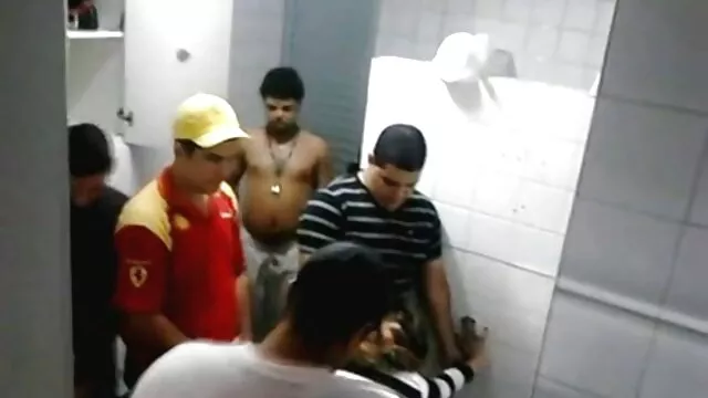 Holló hajú perverz lány akar baszni vele stud a hálószobában amatőr szexvideok