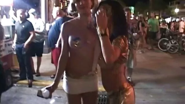 Squirting leszbikusok nyilvános anya fia szex video szívás és fasz