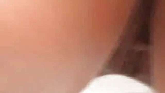 Kis mellű prosti szex video barna csaj keményen megüti cicáját mish stílusban