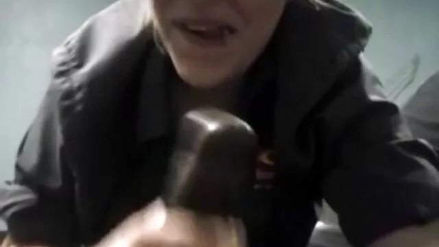 Saucy kemény szexfilmek szőke szex baba sportos kesztyűben kapott gombot szar hátulról keményen