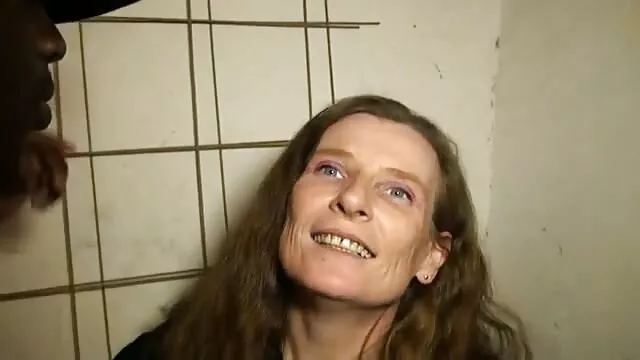 Néhány sötét hajú tini ribanc keményen 3 van, néhány amatör szexfilmek brutális fiúval