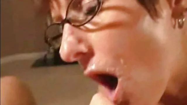 Egy szőke hajú tini kemény nagypapa szex video lesz