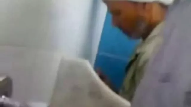 Nagy mellű, szőke menyecske mohón lovagolja fekete csávójának kakasát kemény szex videók