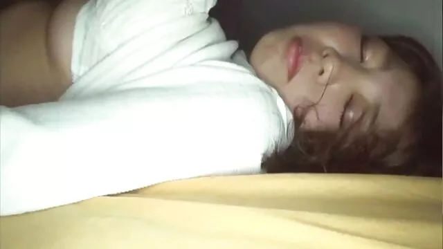 Szőke szexbomba, Alexia Rae nagy faszt szív a dicsőségnyíláson keresztül kemény pornó videók