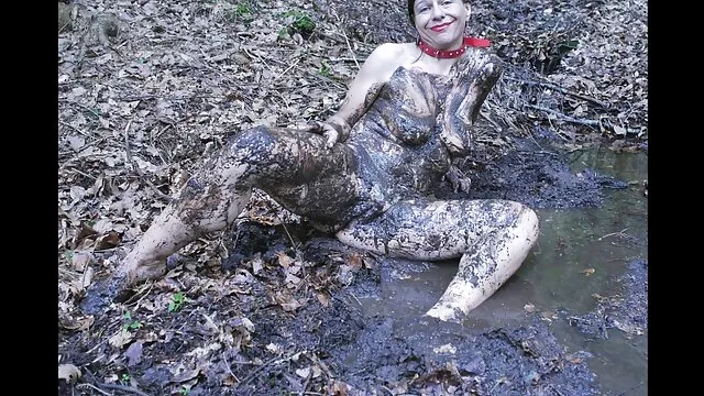 Martina egy dögös szőke, és a punci öklözést szereti a legjobban apa lánya szex video