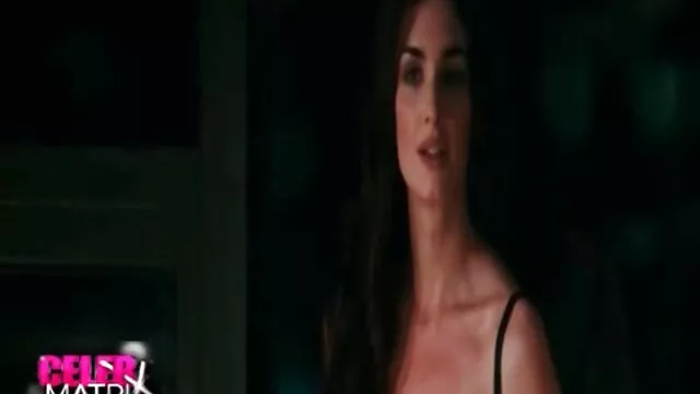 Világos hajú vékony hottie legújabb szex videók párás szexet a férfival a fürdőszobában