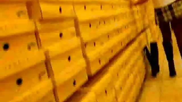 Halmozott, szőke hajú, tetovált testű napi szexvideok kurvának piszkos bandafasza van