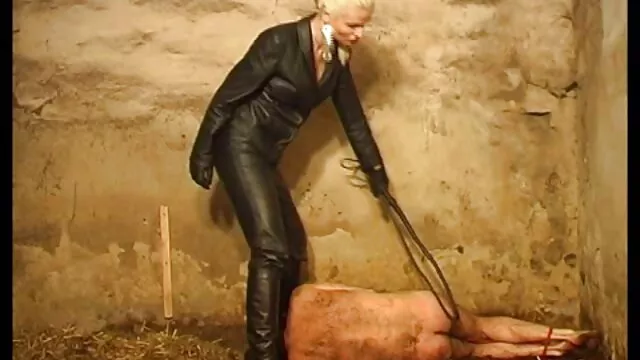 A testes, szőke mocsok Jasmine Rouge két anya fia szex filmek kemény fehér farkat szív