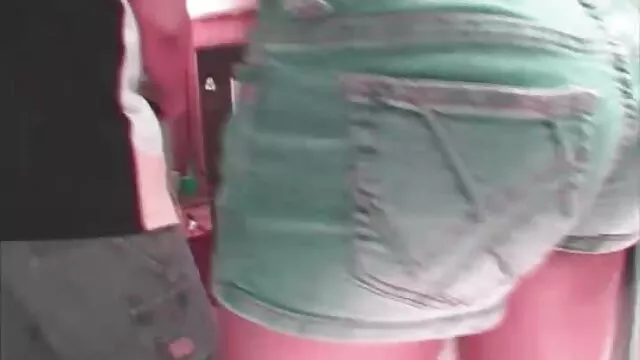 Buja, szőke hajú szex videok családi TS csaj szép mély torkát ad félénk srácának