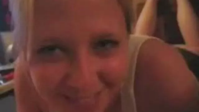 Skanky barna hot pants anya lánya szexvideo kap neki tönkrement snatch vibrátor szar kutyus stílusban