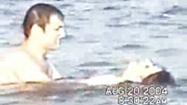 Dumpy szőke szajha, Karla Pirata piszkos szólót ad elő az ingyen sex filmek első kamera előtt