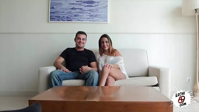 A zamatos menyecske szexi apa lánya szexvideók fehérneműben és harisnyában Cindy erotikus történeteket mesél el